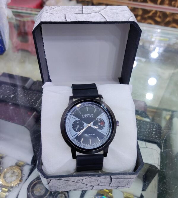 Stylish Rubber Strap Round Watch