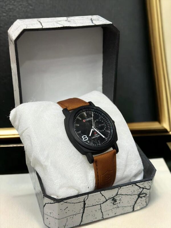 Men Leather Strap Round Watch