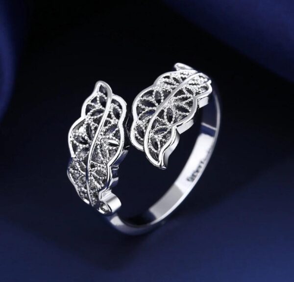leaf style adjustable ring with delicate design