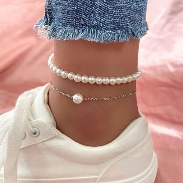 silver pearl anklet with delicate and elegant design