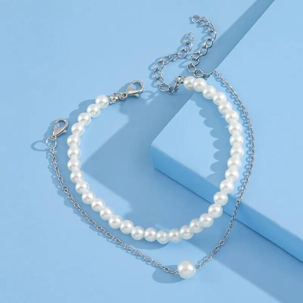 silver pearl anklet with delicate and elegant design