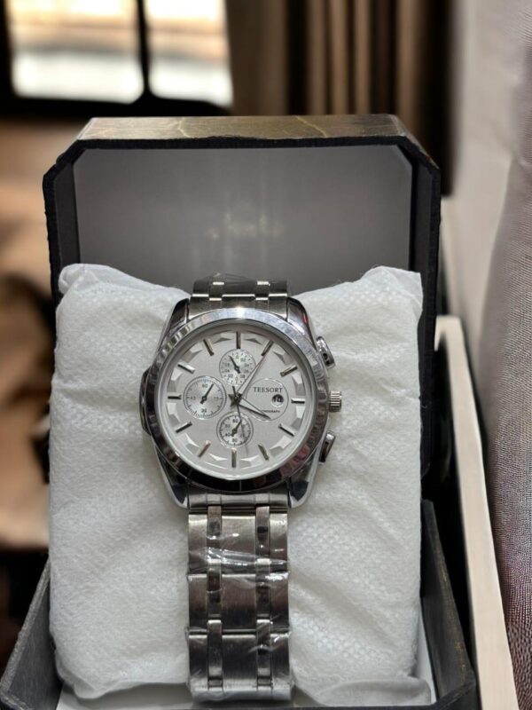 Men Silver Chain Strap Quartz Watch