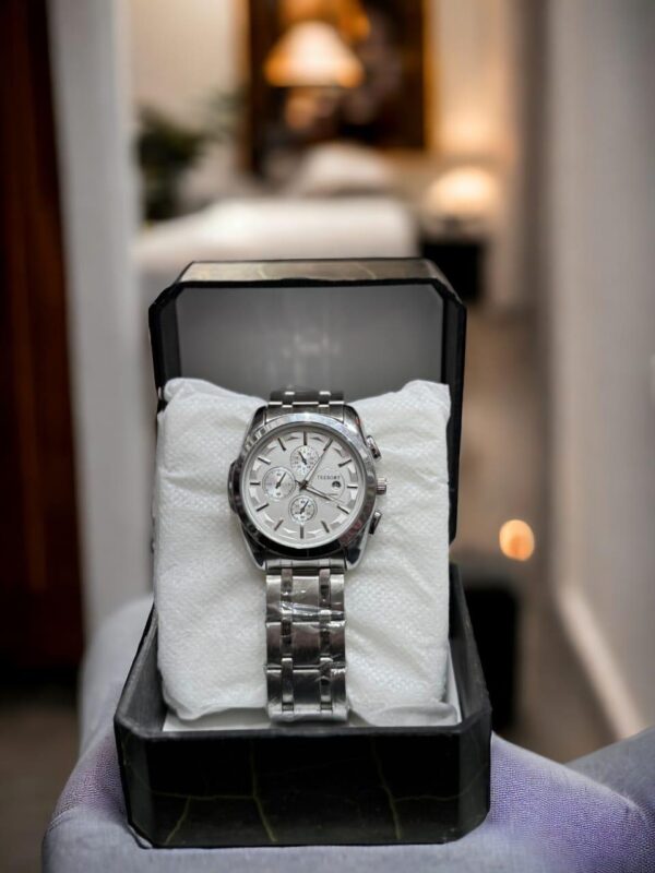 Men Silver Chain Strap Quartz Watch