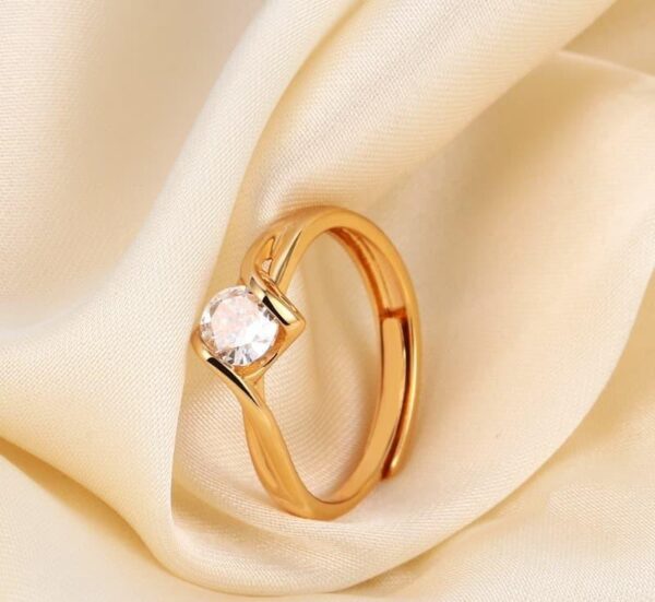 adjustable one pulse alloy ring with sleek design