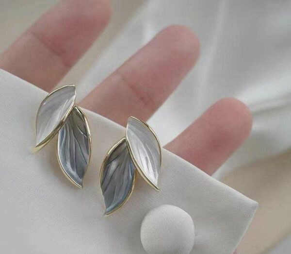 Leaf White Grey Metal Earrings