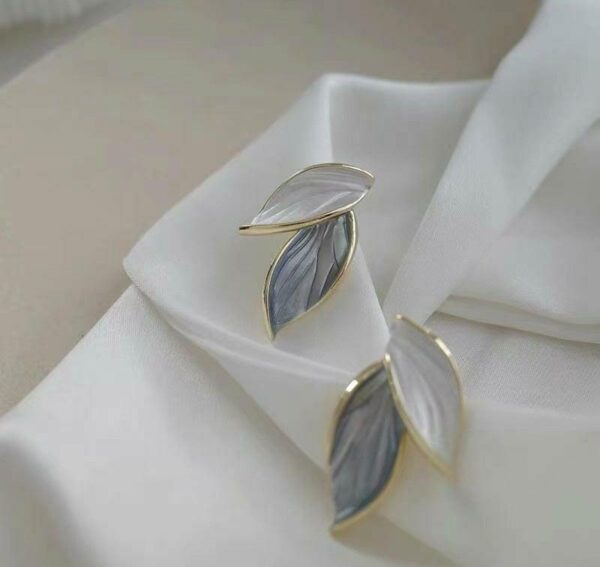 Leaf White Grey Metal Earrings