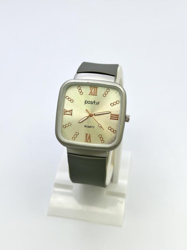 Quartz Rubber Strap Wrist Watch